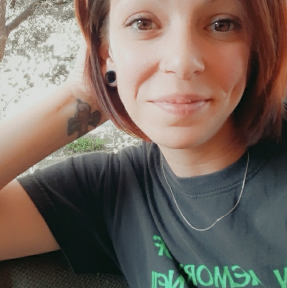 Meet your Posher, Jessica - Picture 2 of 3